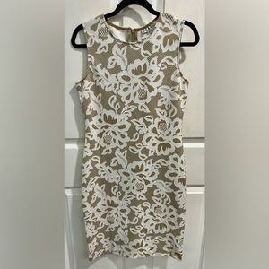Olivia Matthews White & Tan Sleeveless Sheath Dress. Size M. Super Flattering.